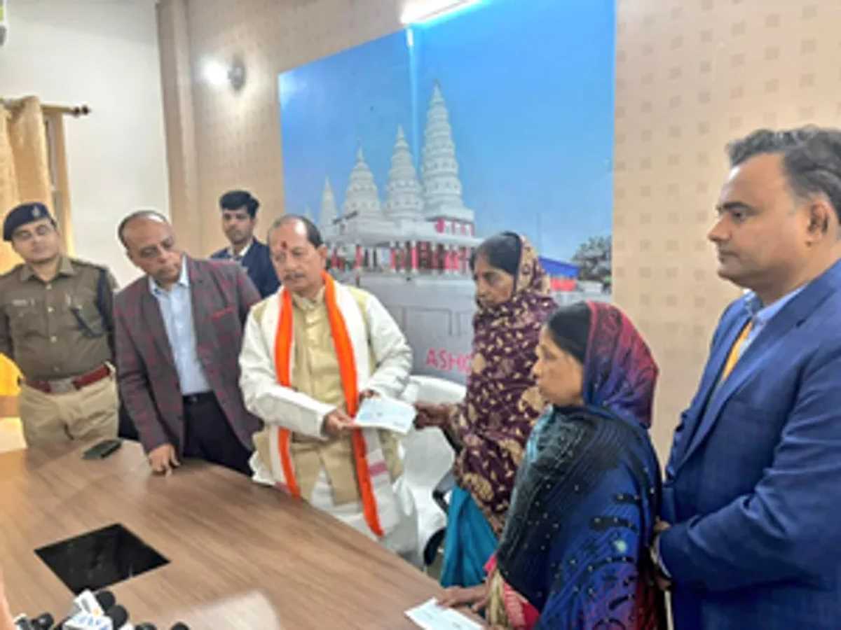 राजद काल के नरसंहार में मारे गए लोगों के परिजनों के लिए मुआवजे की घोषणा करें तेजस्वी : विजय सिन्हा